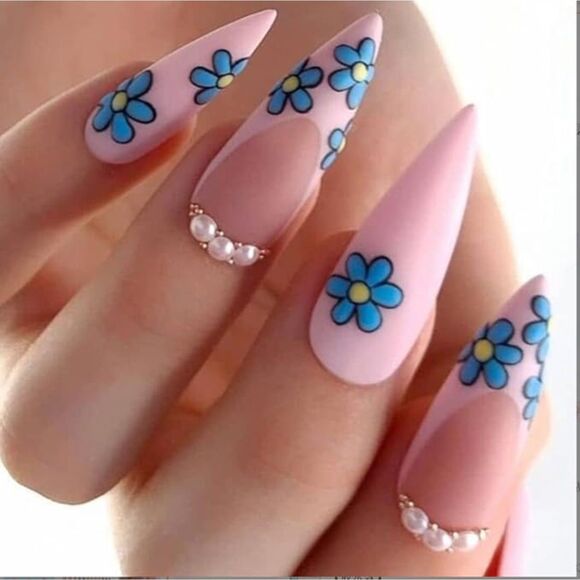 NEW 90's Style Daisy Press On Nails - Picture 1 of 7